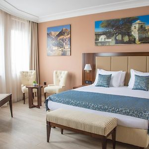 Deluxe Zimmer mit Kingsize-Bett